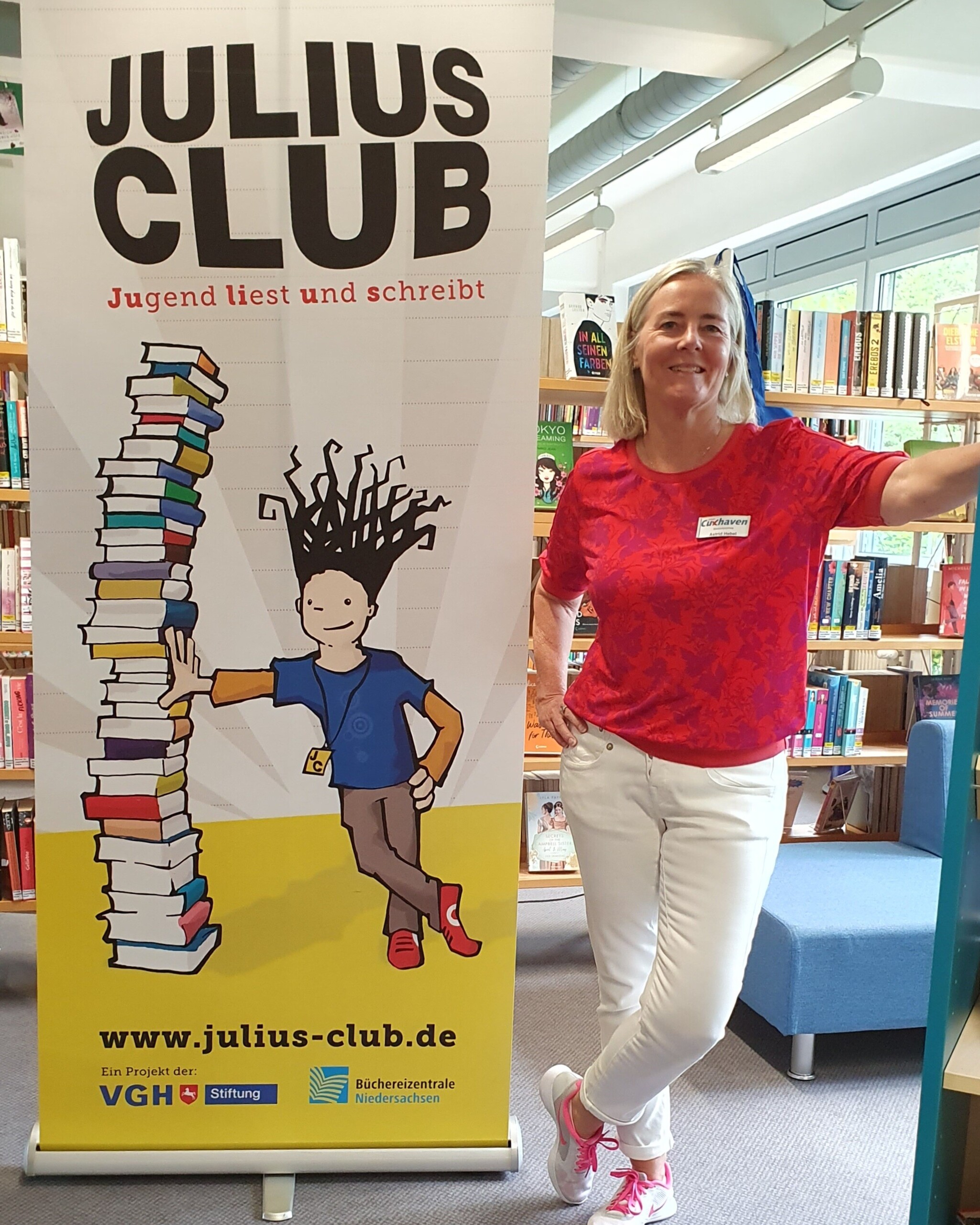 Foto einer Mitrabeiterin als Link zum Angebot für Kinder, Jugendliche, Familien, Kitas und Schulen