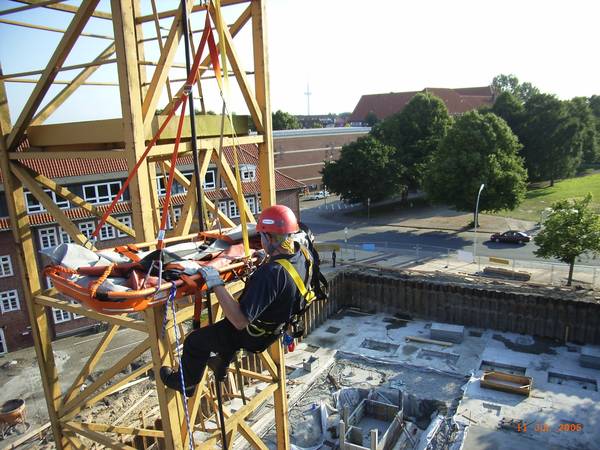 Rettungsübung Baustellenkran