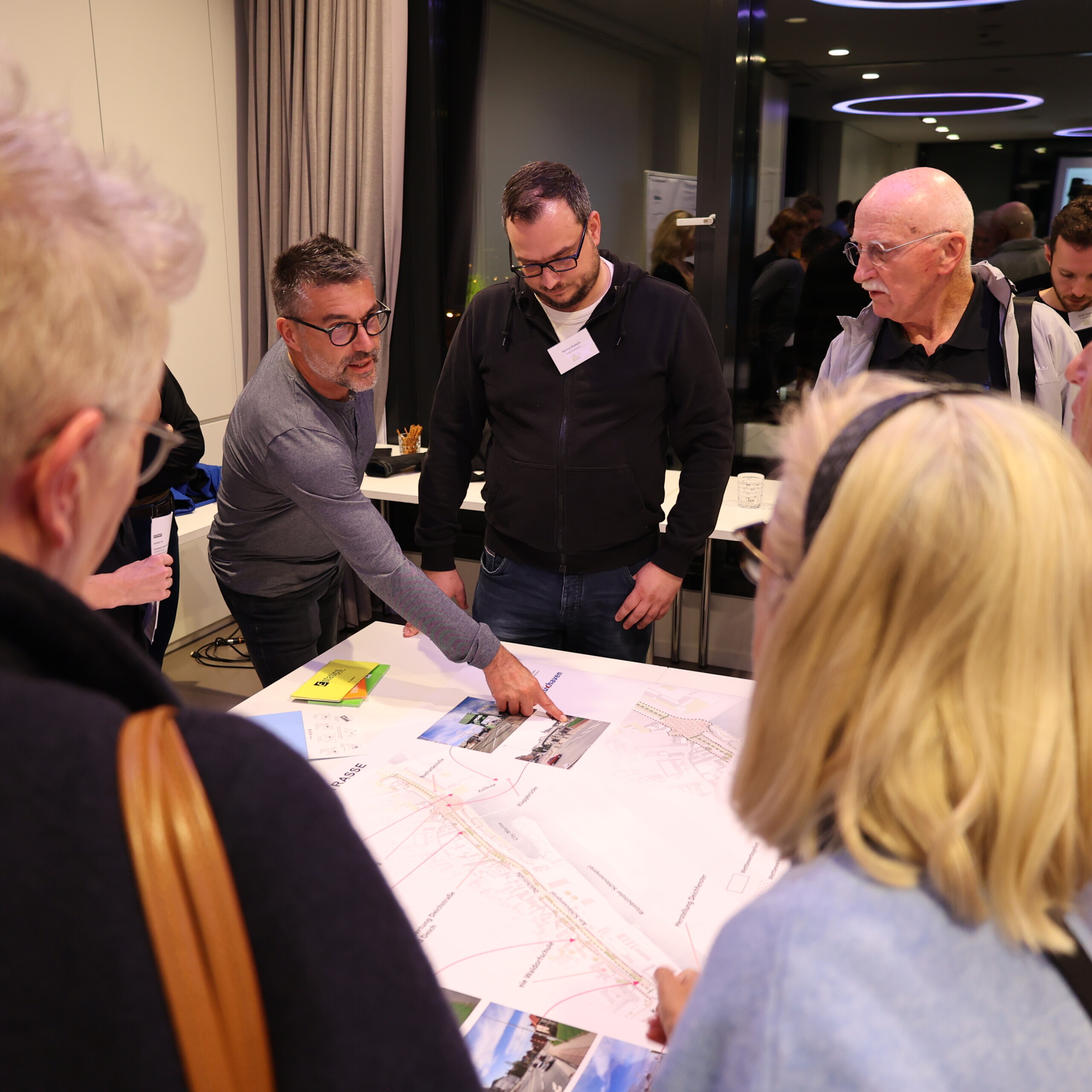 Foto zeigt eine Veranstaltung zum Thema Deichband_Veranstaltung_Diskussion Foto vom Auftaktworkshop